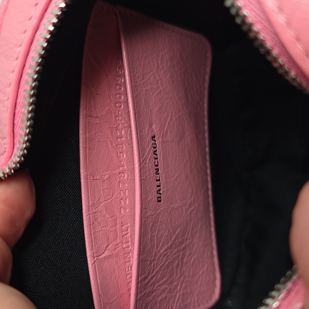 BALENCIAGA Le Cagole Heart Mini Studded Crinkled-leather pink Valentine'… - Picture 9 of 17